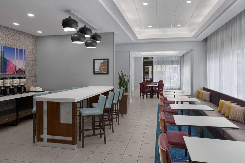 Hampton Inn Cleveland-Downtown Restoran foto