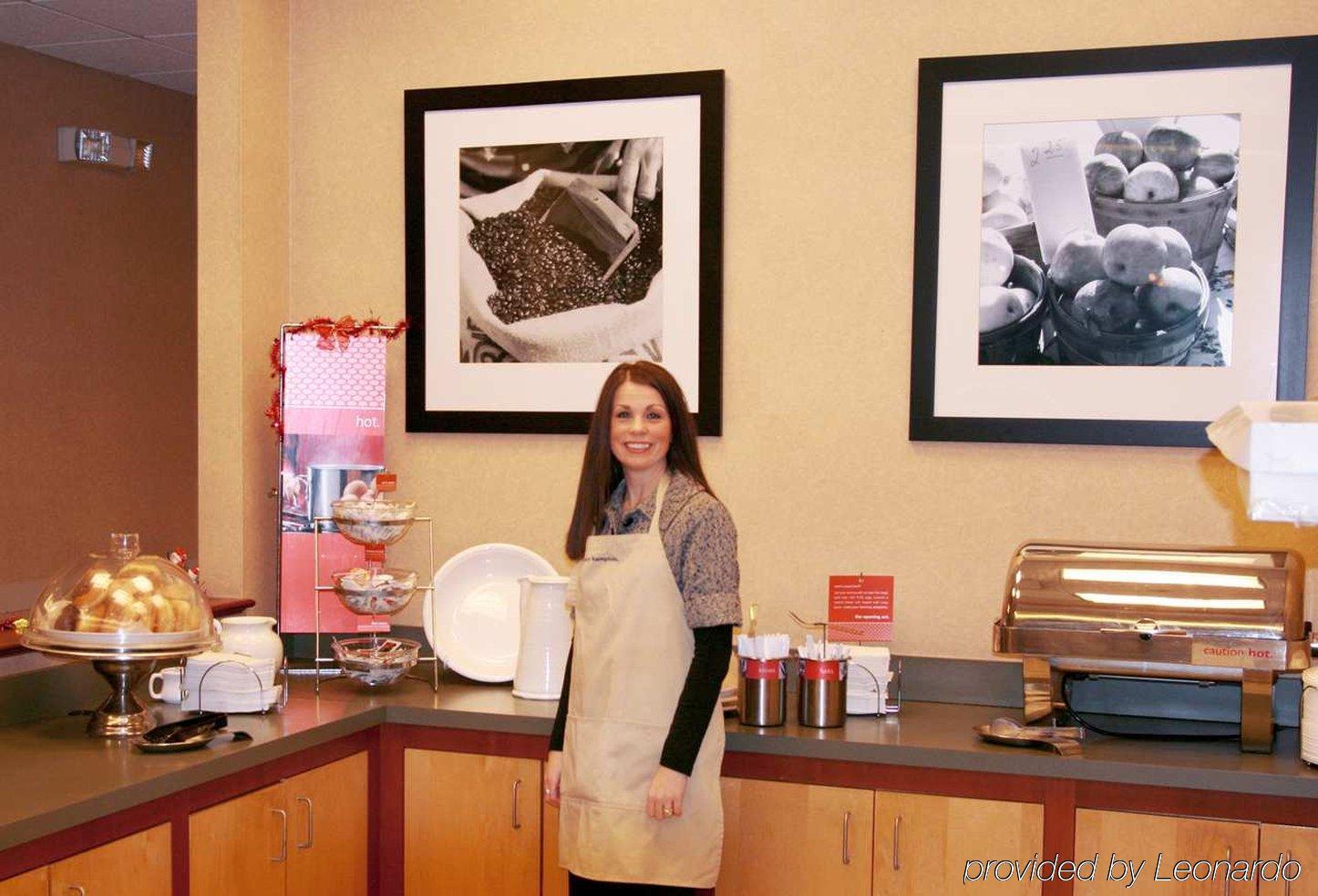 Hampton Inn Cleveland-Downtown Restoran foto