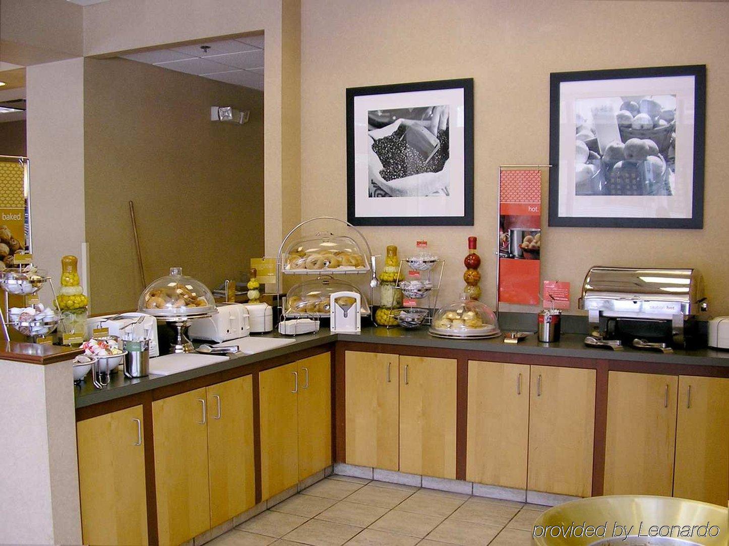 Hampton Inn Cleveland-Downtown Restoran foto