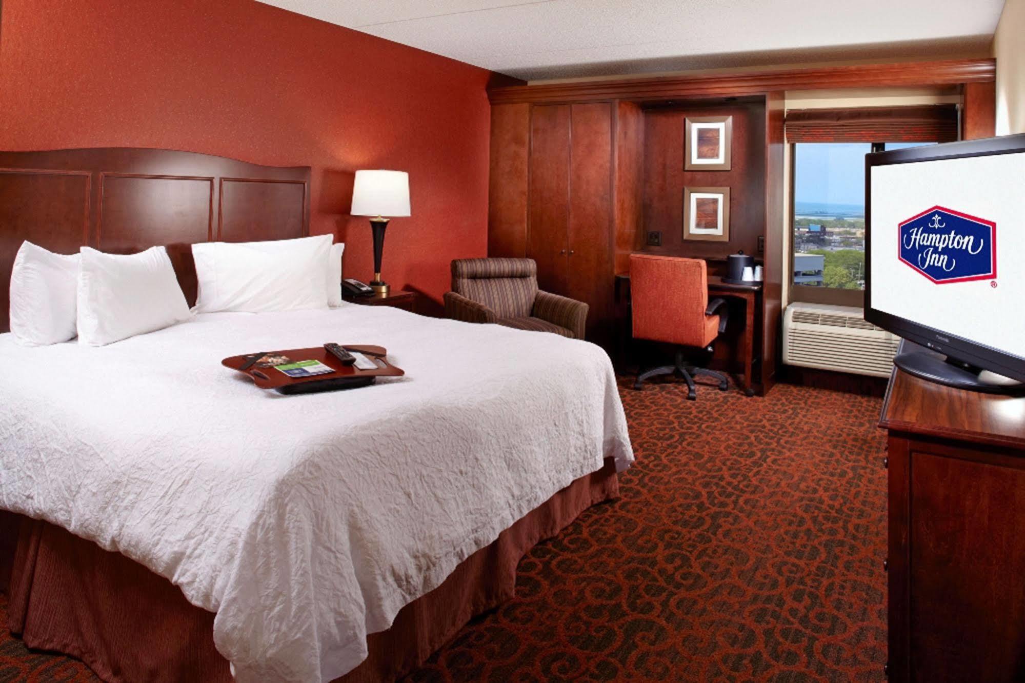 Hampton Inn Cleveland-Downtown Bagian luar foto